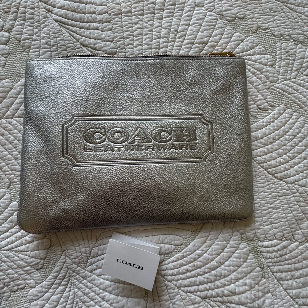 Coach Silver Tech Pouch Brand New - Picture 11 of 13